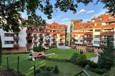 Hegyvidéki wellnesshotelben érezheted magad ebben a különleges lakóparkban