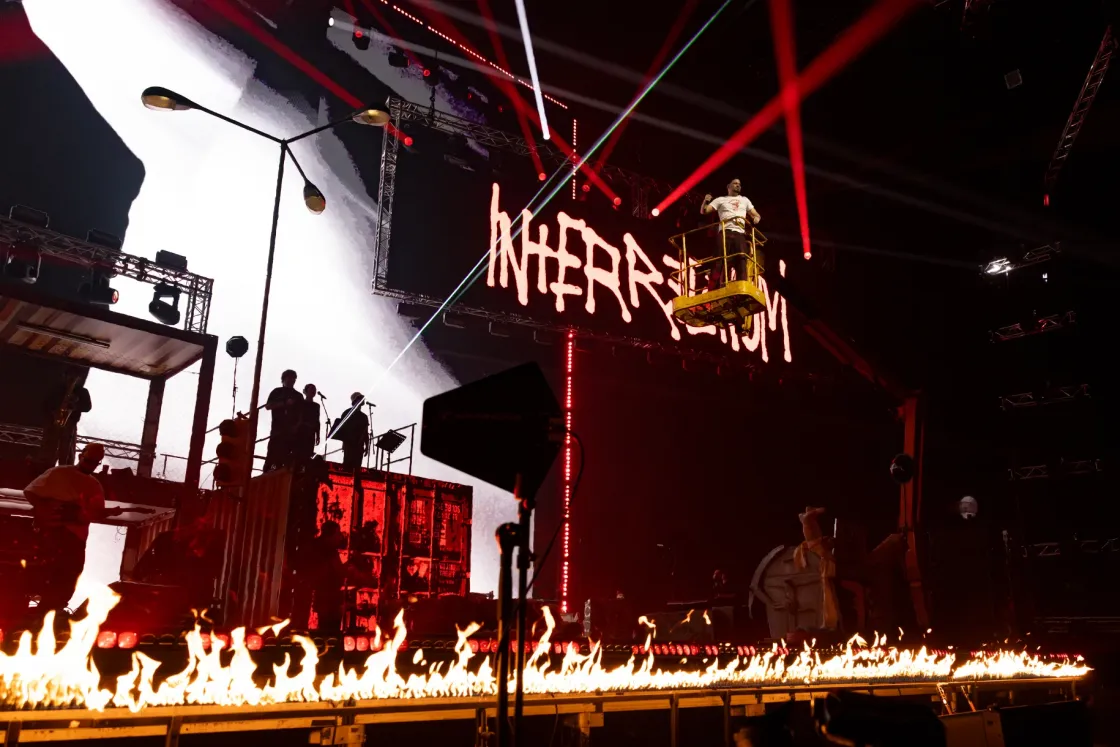 „Én legalább annyira rajongok Beton.Hofiért, mint ti” – mondta Beton.Hofi az arénás koncertjén