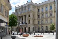 Rendőrök mentek be az ELTE jogi karára, majd egy előadóteremből kikísértek egy fiatalt