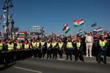 Hamarosan indul a menet, Kis Grófo is beállt az első sorba