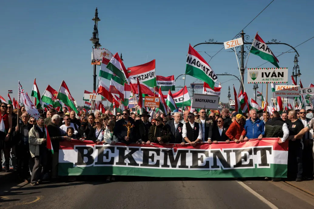Deutsch Tamás felmelegítené az ellehetetlenítési törvényt, a Békemenet átért Pestre – Forrás: Telex.hu