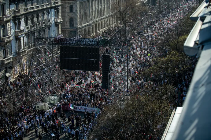 A Tisza menete az Andrássi úton az Izabella utcánál – Fotó: Ránki Dániel / Telex