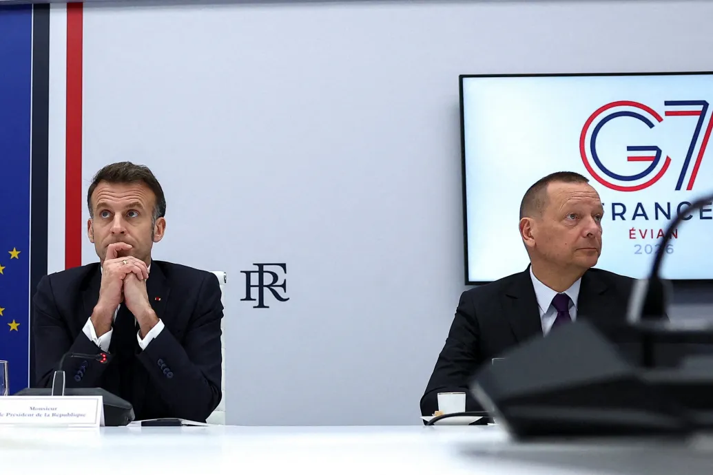 „Sajnálom, de nem, basszátok meg” – válaszolta Putyin tanácsadója a tárgyalni akaró francia delegációnak