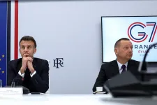 „Sajnálom, de nem, basszátok meg” – válaszolta Putyin tanácsadója a tárgyalni akaró francia delegációnak