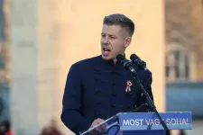 „Én, Magyar Péter, esküszöm, hogy minden magyart fogok szolgálni, határon innen és túl!”