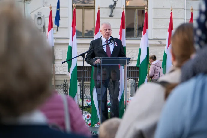 Péterffy Attila, Pécs polgármestere a március 15-i megemlékezésen – Fotó: Gűth Ervin / Telex