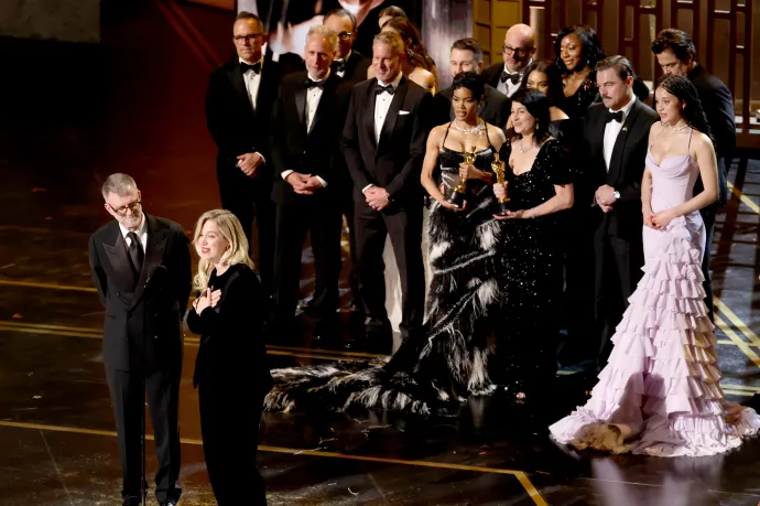 Paul Thomas Anderson megkapta a rendezői Oscarját, az Egyik csata a másik után lett a legjobb film – ez történt az Oscaron