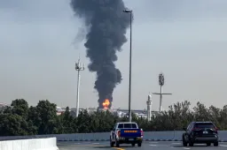 Dróntámadás volt a dubaji reptér közelében, felfüggesztették a légi közlekedést