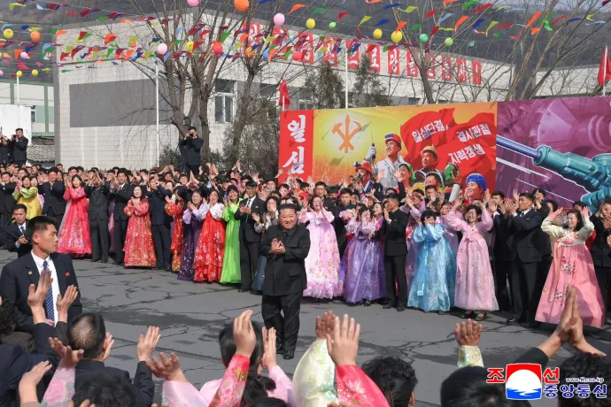 99,99 százalékos volt a részvétel az észak-koreai parlamenti választáson