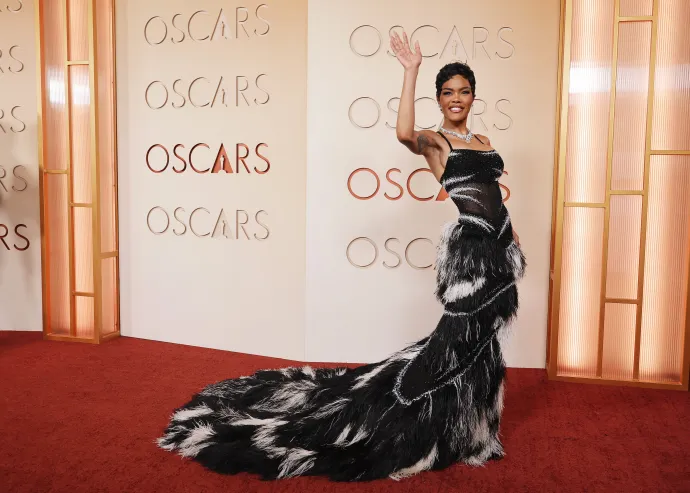 A Chanel hattyúi: Nicole Kidman és Teyana Taylor – Fotó: Arturo Holmes / Getty Images és Mike Coppola / Getty Images