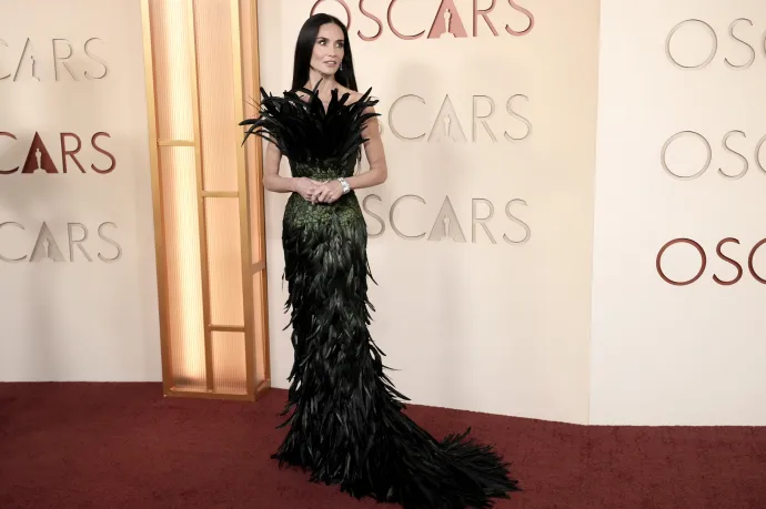 Demi Moore Gucciban és Amy Madigan Diorban – Fotó: Jeff Kravitz / Getty Images és Frazer Harrison / WireImage / Getty Images