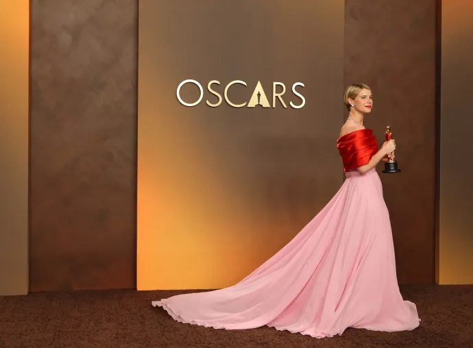 Jessie Buckley Chanelben – Fotó: Mike Coppola / Getty Images