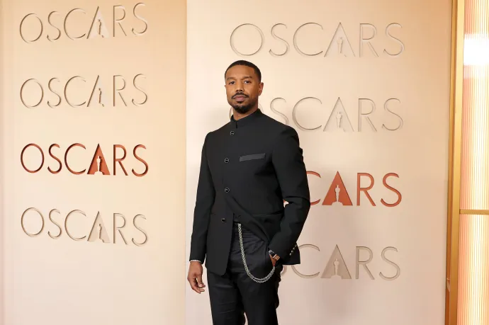 Michael B. Jordan Louis Vuittonban és Ryan Coogler rendező különleges fonatai – Fotó: Mike Coppola / Getty Images és Kevin Winter / Getty Images / AFP
