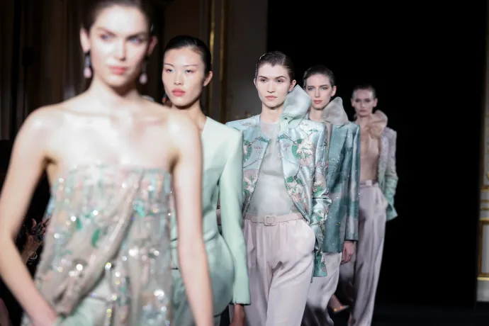 Az Armani Privé bemutatója január 27-én, Párizsban – Fotó: Stephane Cardinale – Corbis / Getty Images