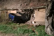 Családi ház falába rongyolt egy terepjáró Bugyi határában