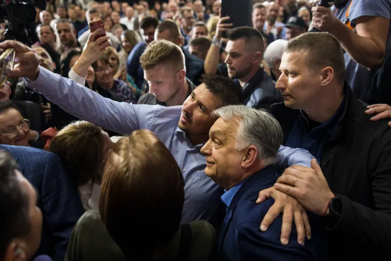 Rázós terepeken próbálja ki Orbán a nyilvános országjárást