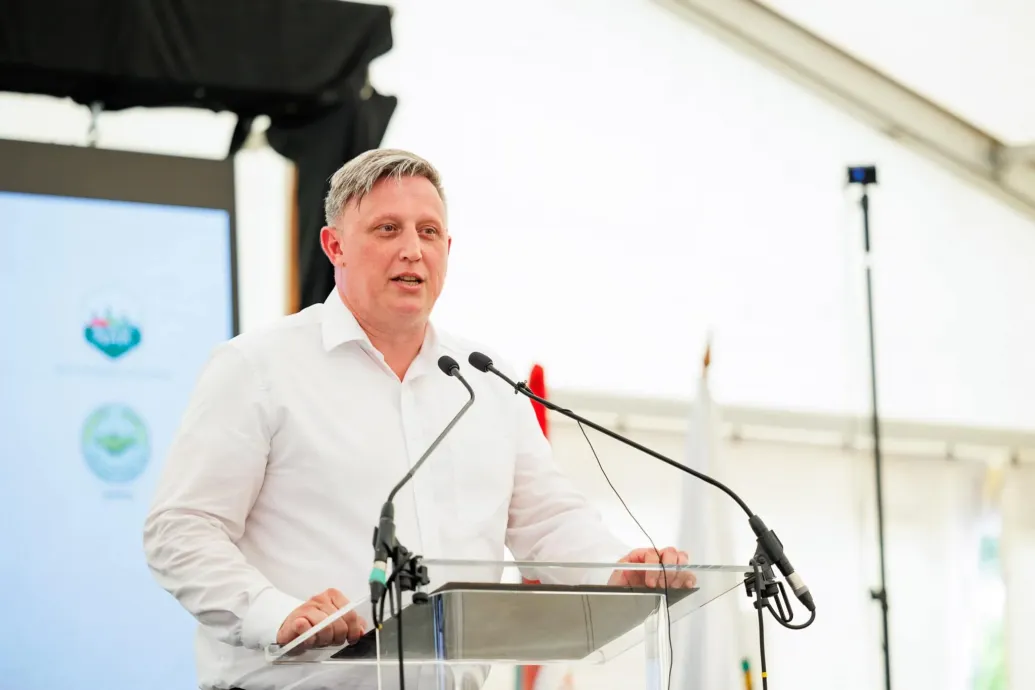 Megszüntette az eljárást az ügyészség a nőverő volt fideszes EP-képviselő Győrffy Balázs ellen