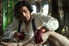 Pécsi műhelyben készültek az Oscar-díjas Frankenstein bőrkesztyűi