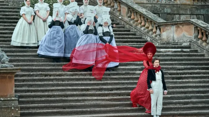Pécsi kesztyűk a Frankenstein című filmben – Fotó: katehawleycostume / Instagram