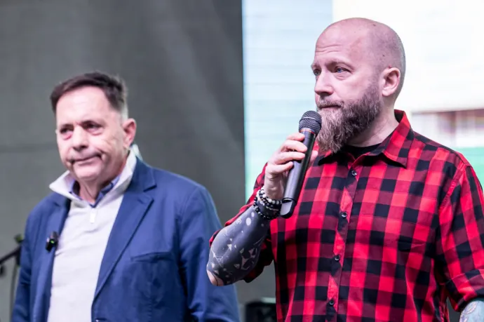 Pócs János a családjával támadja az Orbánt kiparodizáló jászberényi polgármestert