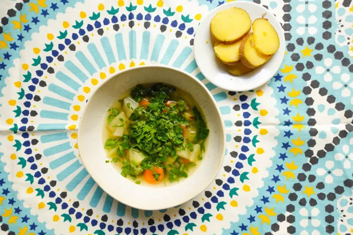 Tényleg megjavítja az elsózott ételt egy szem krumpli?