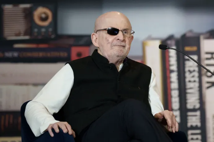 Salman Rushdie belefáradt, hogy évek óta a szólásszabadság Barbie babájaként kezelik