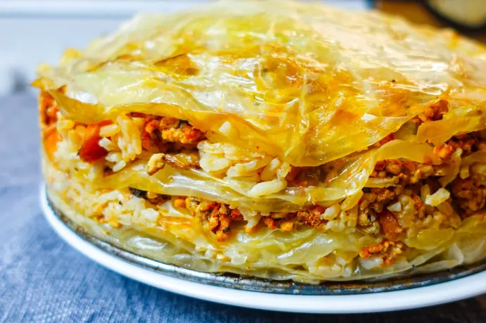 Rakottkáposzta-torta gombával – Fotó: Ács Bori / Telex