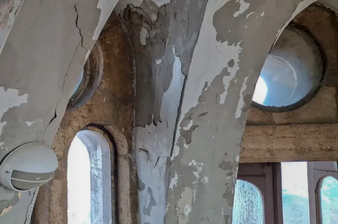 Mállik a mészkő, rozsdásodik a fémgerenda: zárva marad az Erzsébet-kilátó