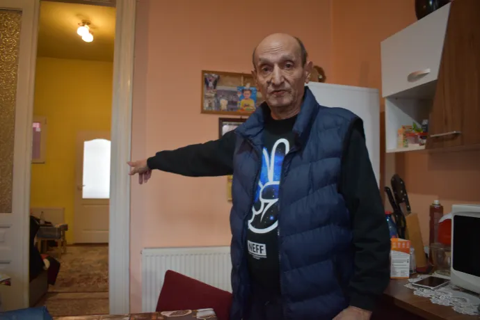 „Rengeteget költöttem a lakás rendbetételére, részletre vettem az anyagot hozzá, de a kültéri kaput is mi csináltattuk meg” – mondja Demeter István – Fotó: Tőkés Hunor / Transtelex