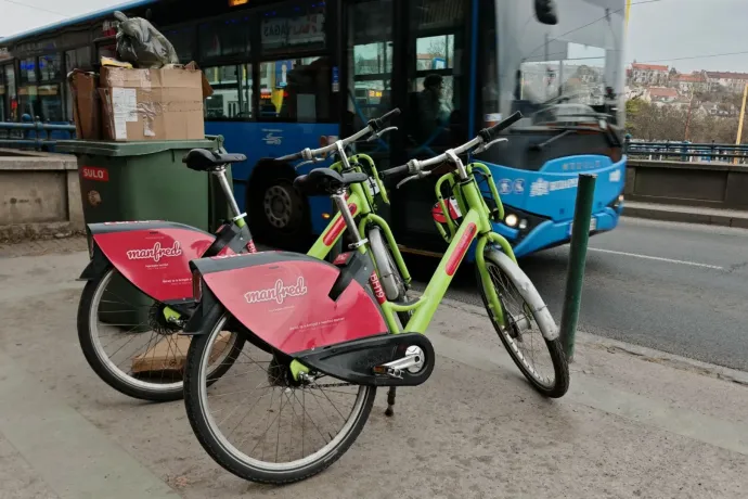 A hét közepétől újra bubizhatunk a Manfredra átmatricázott közbringákon