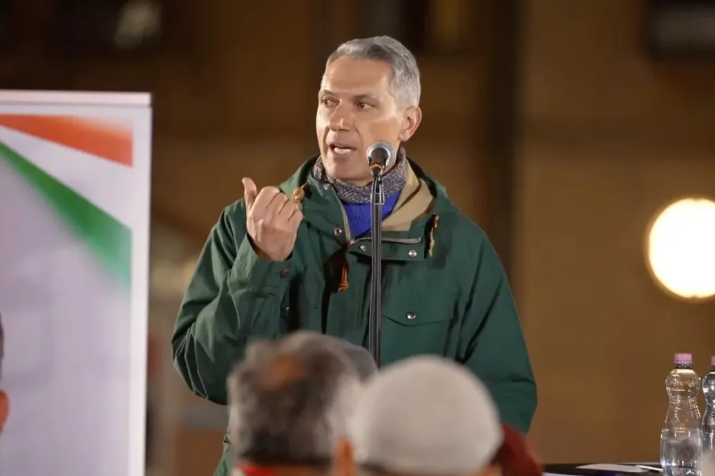 Lázár nem tartja reális hírnek, hogy fideszesek vittek volna ukrán zászlót a Nemzeti Menetre