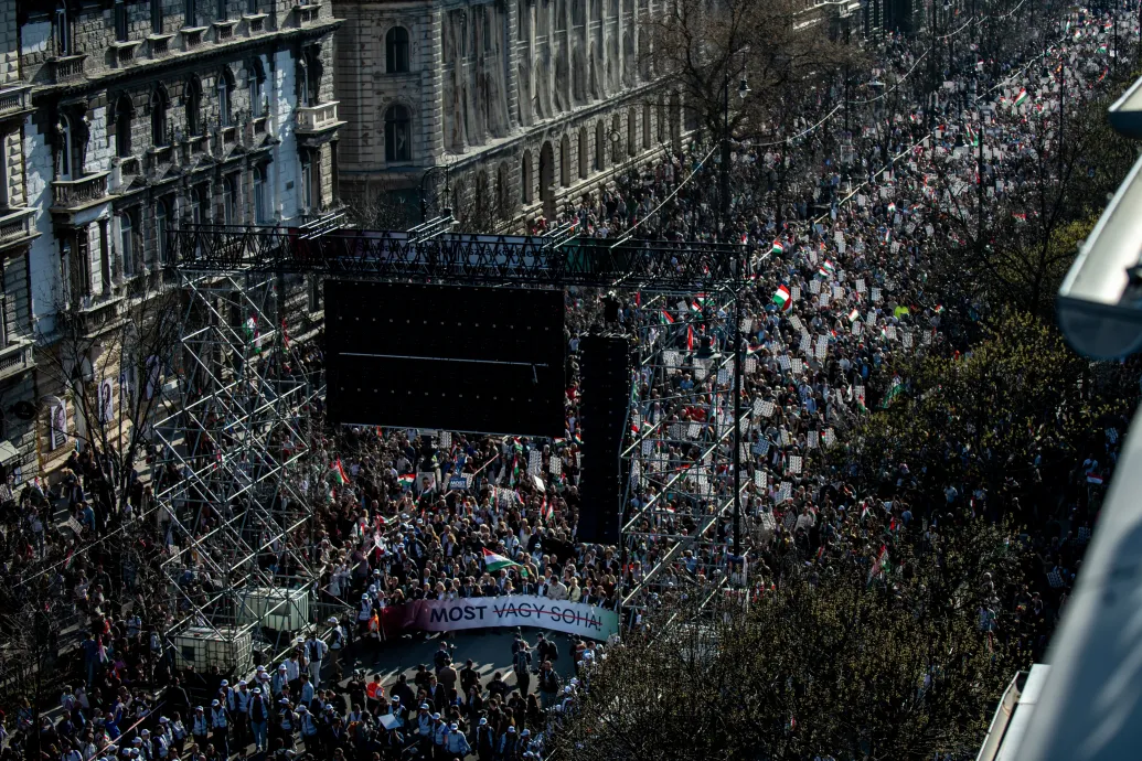 Szociológusok szerint március 15-én majdnem háromszor annyian hallgatták Magyar Pétert, mint Orbán Viktort