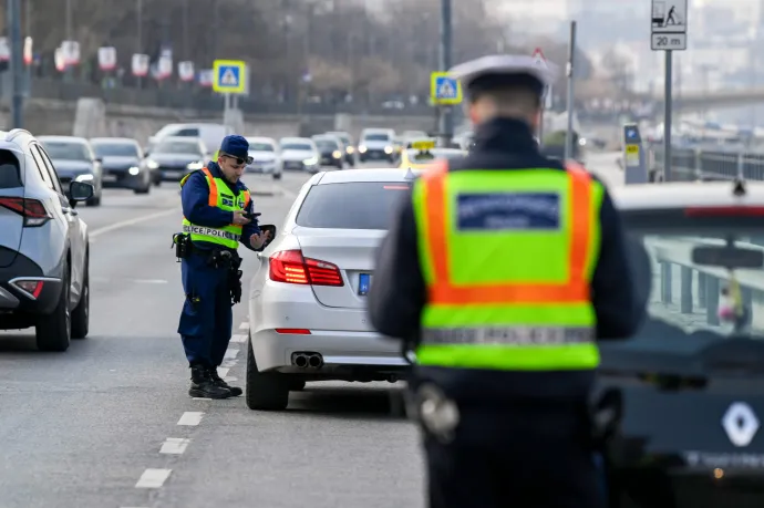„Nem hiszem, hogy emiatt fogjuk odatenni az ikszet” – meddig zárkózott fel az állami dolgozók bére?