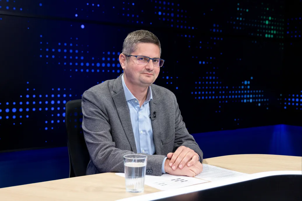 Bíró-Nagy András: Orbán itthon nem tud elitellenes lenni, ő maga az, aki ellen lázadni lehet