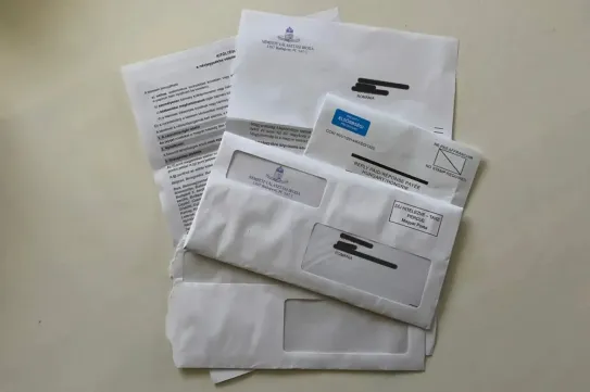 Több mint 300 ezer romániai választó van a névjegyzékben, az NVI elkezdte a szavazási levélcsomagok postázását