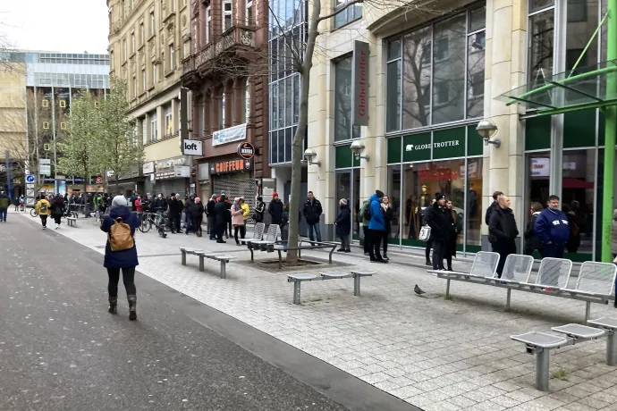 Külföldön élő magyarok szavaznak Stuttgartban az országgyűlési választáson és gyermekvédelmi népszavazáson 2022. április 3-án – Fotó: Olvasói Fotó / Telex