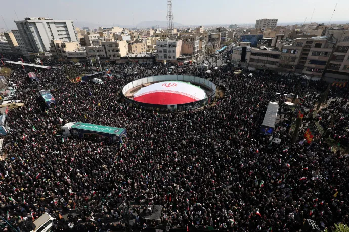 Ali Laridzsáni és Golamreza Szolejmani temetése Teheránban – Fotó: Alaa Al-marjani / Reuters