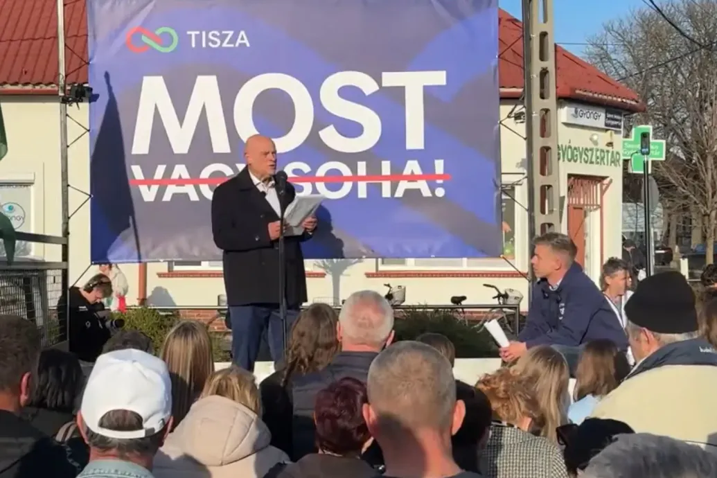 Bocsánatot kért a Tisza képviselőjelöltje, akinek viccelődésére a színpadon szólt be Magyar Péter