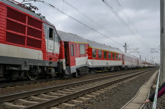 Emberi mulasztás okozta a 127 sérülttel járó szlovákiai vonatbalesetet