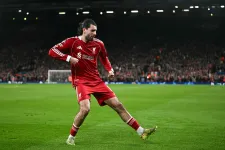 Szoboszlai indította be a Liverpoolt, a Barcelona hetet rúgott a BL-ben