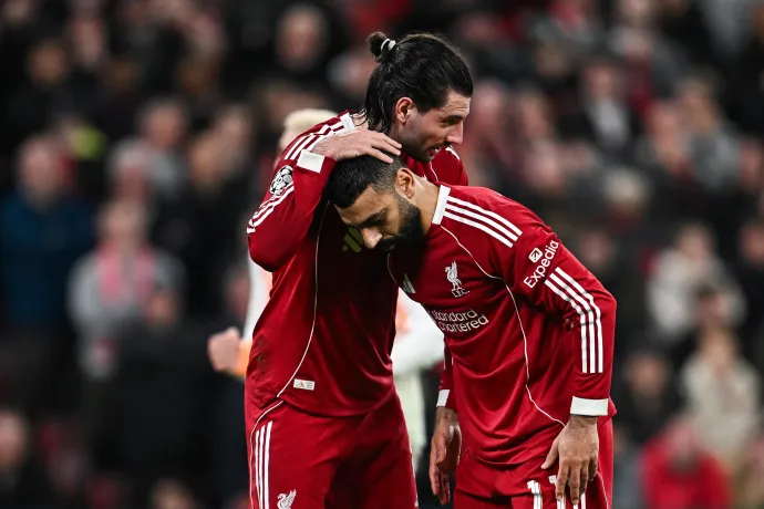 Szoboszlai gratulált Szalah góljához – Fotó: Paul Ellis / AFP