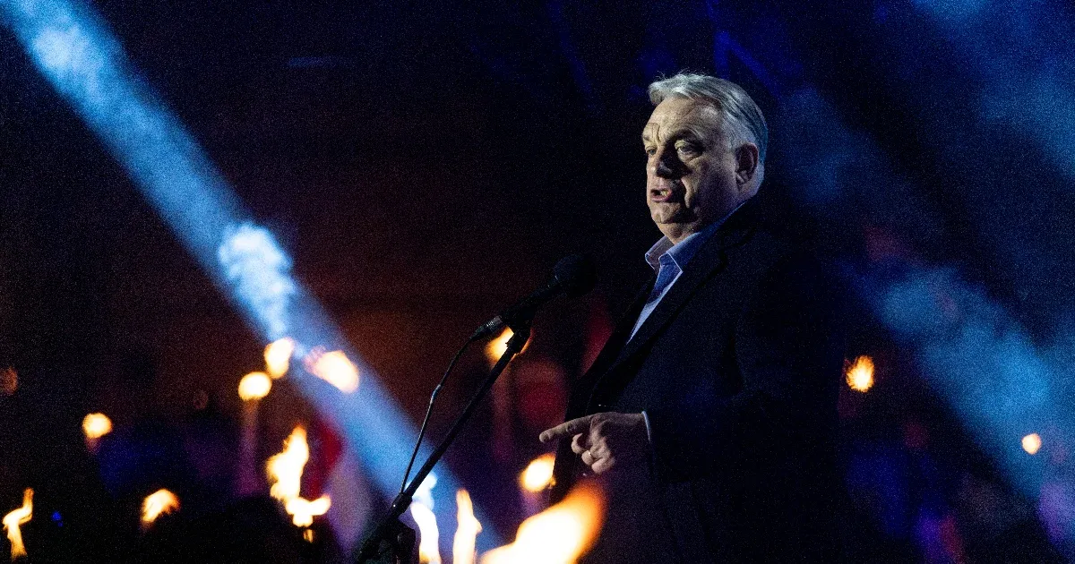 Orbán dunaújvárosi fórumán már nem szégyellték a buszoztatást