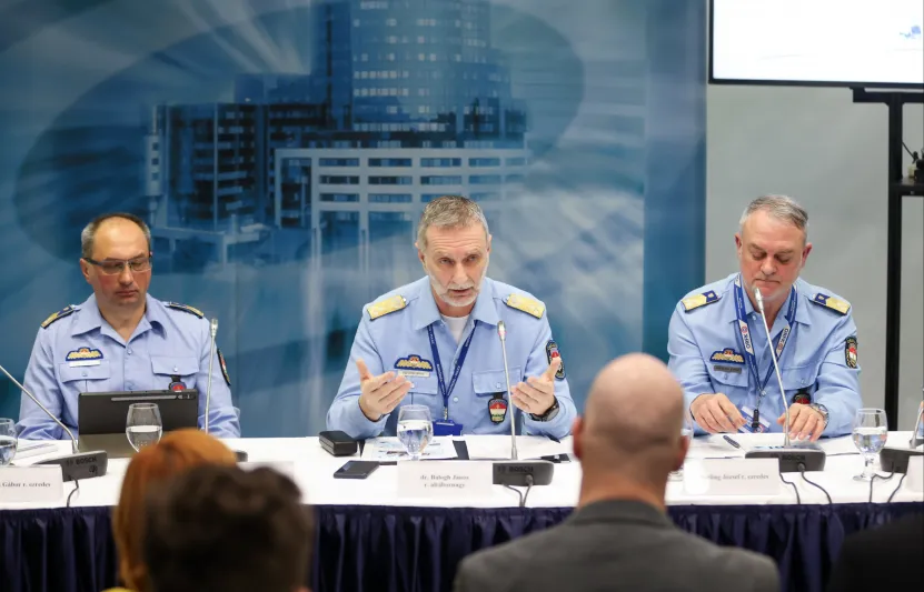 „Nem kommentáljuk. Végrehajtjuk” – a klubbezárásokról és a Szőlő utcáról is beszélt az országos rendőrfőkapitány