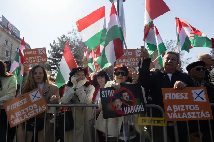 21 Kutatóközpont: A 30 alattiaknál csak 14 százalékon a Fidesz, a nyugdíjasoknál viszont vezet