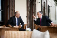Orbán szlovén barátja a visszatérésére készült, de szoros lett az állás, egy botrány pedig teljesen megkavarta a kampányhajrát