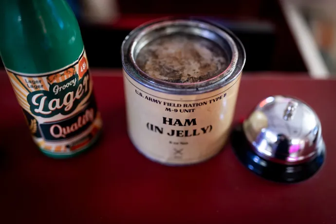 A design csapat által készített valósághű tárgyak – Fotó: Tuba Zoltán / Képszerkesztőség