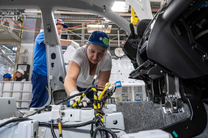 Ötvenszázalékos bérszakadék száz kilométeren belül: befagytak a fizetési különbségek az iparban