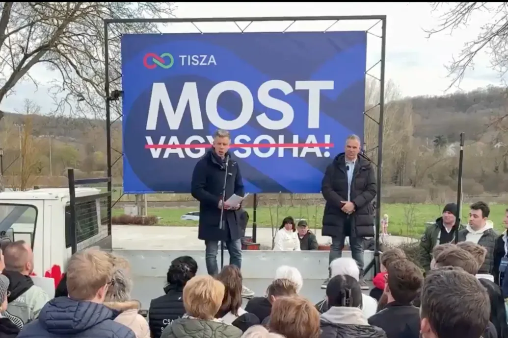 „Pártpolitikától függetlenül ki kell mondanunk, hogy magyar katonát nem küldünk semmilyen háborúra” – üzente Magyar Péter a kormánynak Tabról