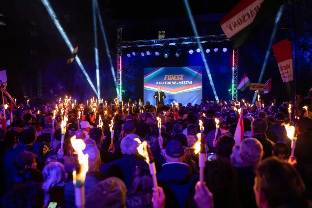 A székesfehérvári Fidesz fizette a buszokat, amivel Orbán Viktor dunaújvárosi gyűlésére vittek embereket