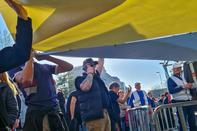 Orosz mintára szerveződhetett árnyékkampány a Fidesz mögé, egyelőre elég amatőr módon